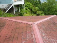 葺き替え前のスレート屋根