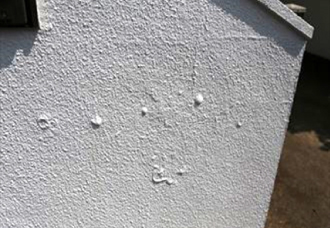 ガルバリウム鋼板での外壁カバー工事点検_モルタル外壁の膨れ