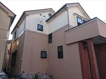 調布市佐須町で汚れが目立つ外壁を日本ペイントのパーフェクトトップで塗装工事 東京の外壁塗装 屋根塗装 塗り替えは街の外壁塗装やさん東東京店へ