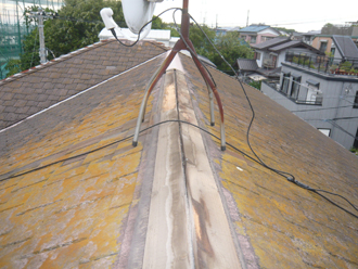 風で飛散した棟板金を修繕します！