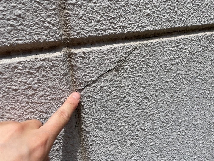 ALCパネルの継ぎ目（目地）にクラック発生