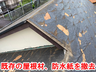 屋根葺き替えは、屋根材を新しく設置するリフォーム方法であり、工期やコストがかかる特徴があります。