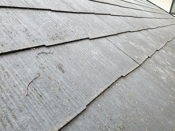 足立区西新井本町にてスレート屋根のメンテナンスのご相談をいただき無料点検を実施！防水性や耐久性が低下しているので屋根塗装工事をご提案！