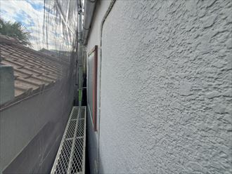 外壁塗装工事にて下塗りの工程