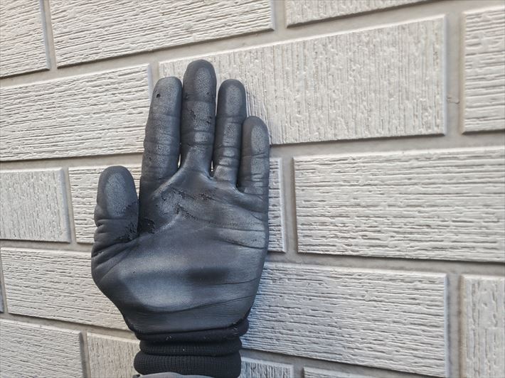 足立区加賀にてサイディング外壁に塗り替えのサインのチョーキングが発生 外壁塗装工事をご提案 東京の外壁塗装 屋根塗装 塗り替えは街の外壁 塗装やさん東東京店へ 足立区加賀にてサイディング外壁に塗り替えのサインのチョーキングが発生 外壁塗装工事をご提案 東京の外壁塗装 屋根塗装 塗り替えは街の外壁 塗装やさん東東京店へ