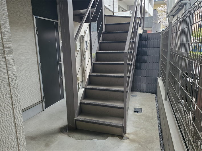 荒川区東日暮里にてアパートの鉄骨階段のメンテナンスのご相談を 
