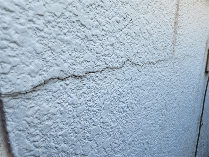 板橋区赤塚新町にて横方向にひび割れが発生しているモルタル外壁のメンテナンスのご相談をいただき無料点検を実施！外壁塗装工事をご提案致しました！