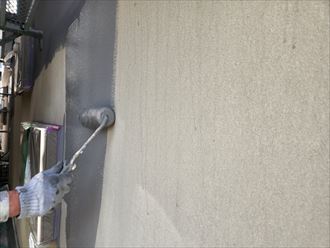 外壁塗装にてスーパーセランG4を中塗り