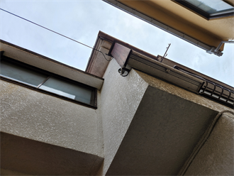 塗装が劣化しているモルタル外壁調査