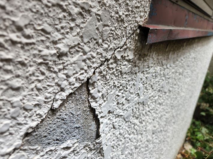墨田区押上にて塗装が剥がれているモルタル外壁のメンテナンスのご相談、外壁塗装工事をご提案