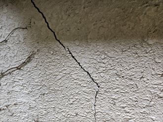 モルタル外壁のひび割れ