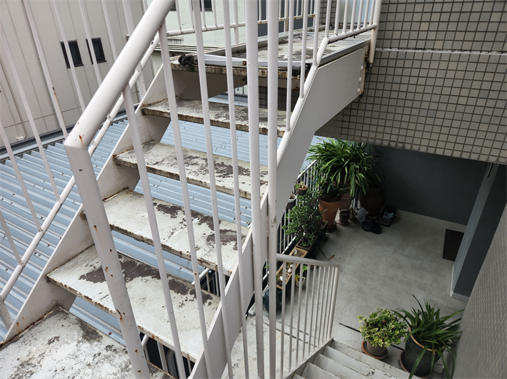 鉄骨で出来た外階段の塗装メンテナンスが建物の寿命を左右する！？錆 