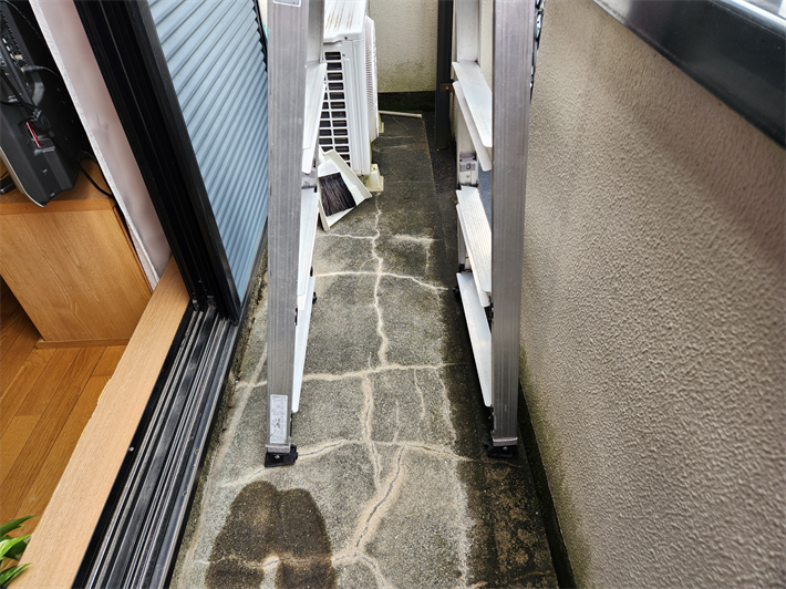 ベランダ床から雨漏り