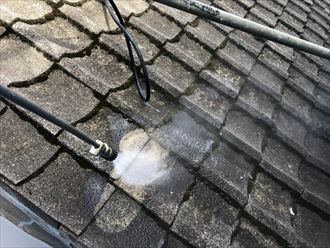 屋根塗装工事にて高圧洗浄
