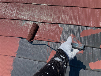 屋根塗装工事にて中塗り