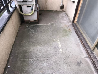 劣化しているベランダ床