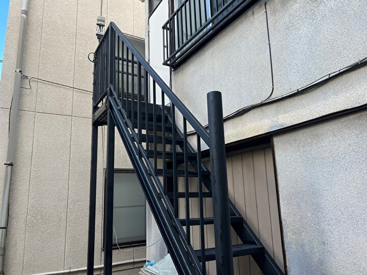 鉄部全体への錆止め塗料塗布が完了
