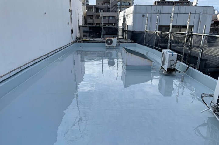 防水工事の作業が完了した屋上