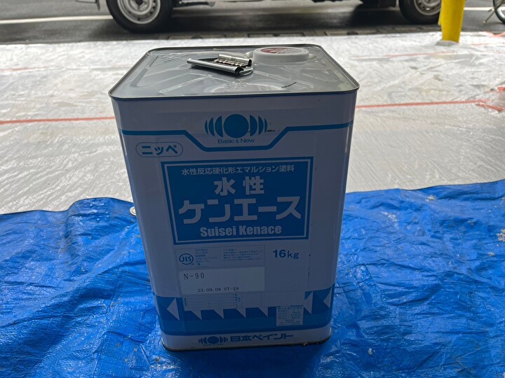 軒天の塗装に日本ペイントの水性ケンエースを使用