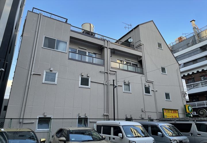 エスケープレミアムシリコンを使用した外壁塗装工事後の建物