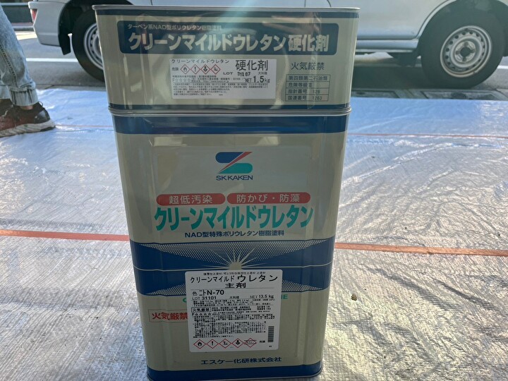 付帯部への塗装にはエスケー化研のクリーンマイルドウレタンを使用
