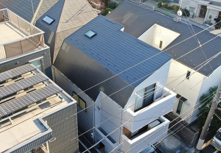 ヤネフレッシュF（RC-120）を使用した屋根塗装工事後の住宅