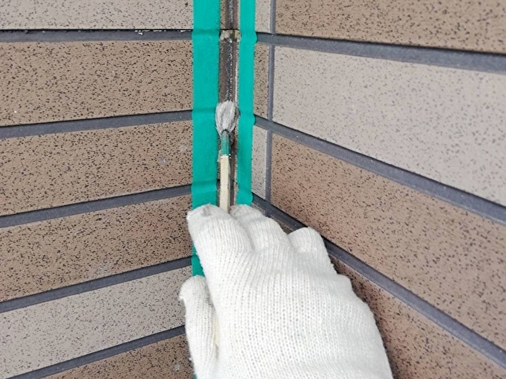シールプライマーの塗布作業