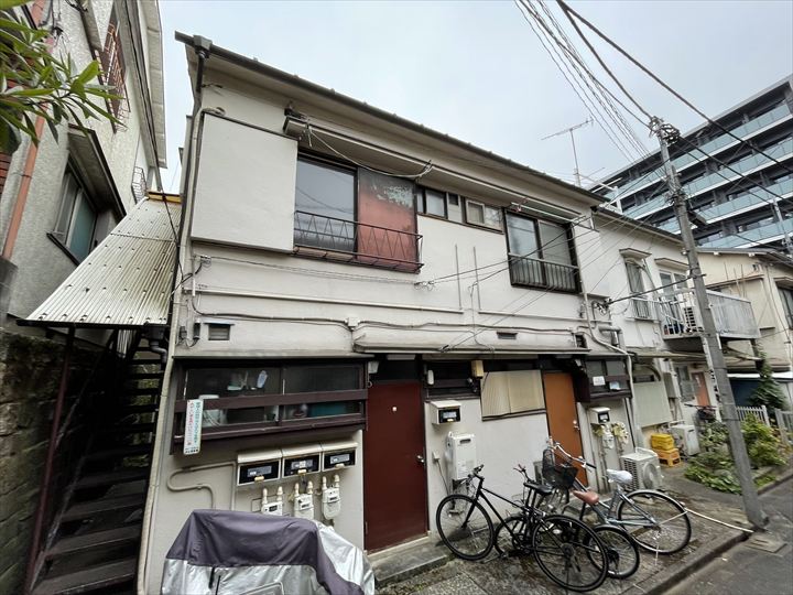 練馬区北町にて鉄骨階段の塗装及び波板交換工事のご提案を致しました。