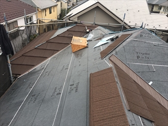 屋根の防水紙を替える作業は外壁の塗装メンテナンスぐらい大切なメンテナンスです！