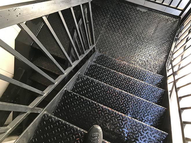 外階段の様子