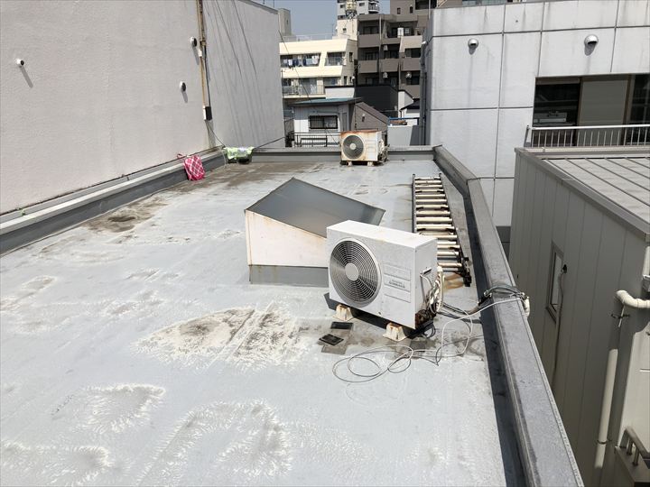 杉並区永福にて雨漏りが発生している屋上にウレタン塗膜防水工事のご提案！現地の様子を紹介いたします。