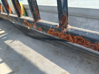 板橋区上板橋にて行ったベランダの鉄柵の調査！塗装が劣化し、錆が進行していたので鉄柵塗装工事のご提案