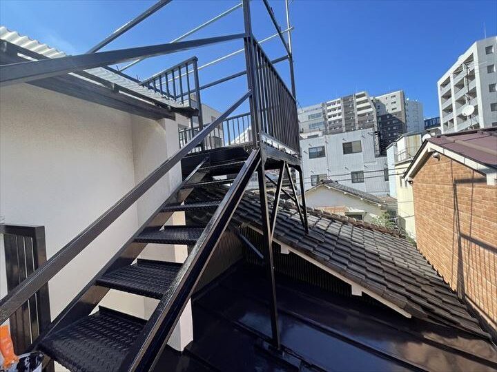 鉄部の補修と塗装工事後の鉄骨階段