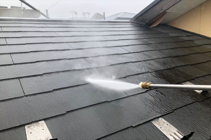 屋根の洗浄作業