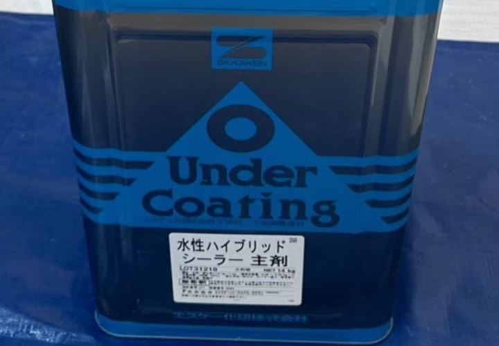 使用する下塗り材はエスケー化研が製造している水性ハイブリッドシーラー