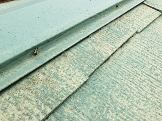 棟板金の釘の浮き