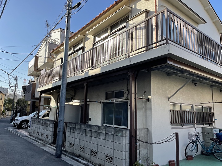 鉄部塗装工事前の住居の調査風景