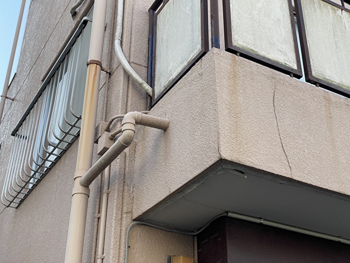 鉄製の手すりの汚れや塗装の色あせ症状