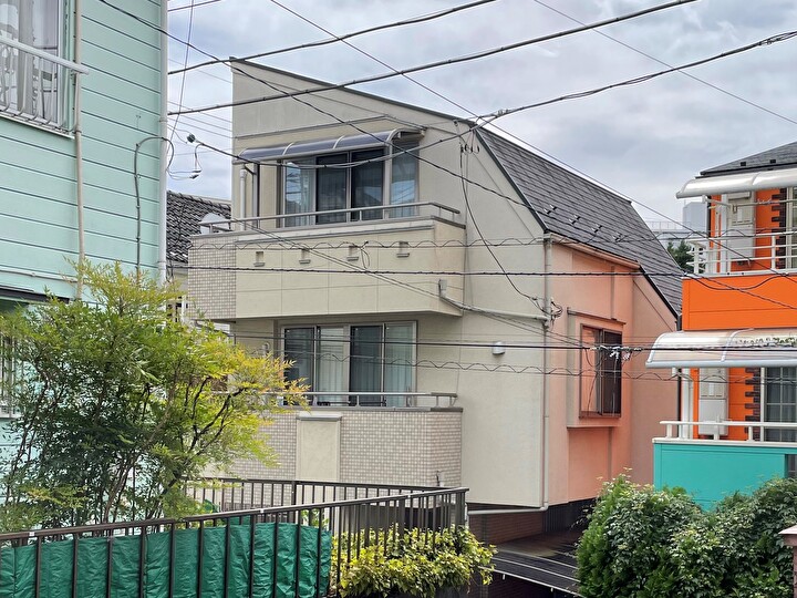 屋根塗装工事前の現地調査の風景