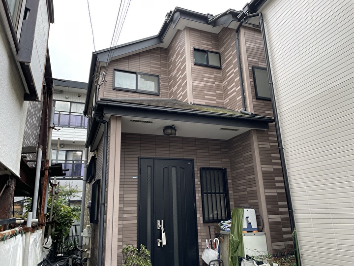 外壁塗装工事前の住宅