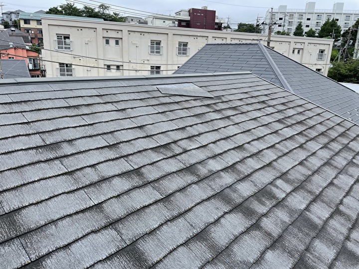 屋根塗装工事前の住宅
