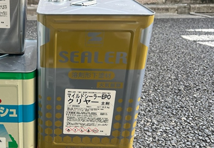 上塗り塗料にエスケー化研のヤネフレッシュSiを使用