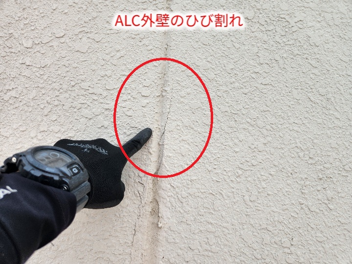 江戸川区松島でALC外壁のひび割れとコーキング劣化・立ち上がり亀裂を確認