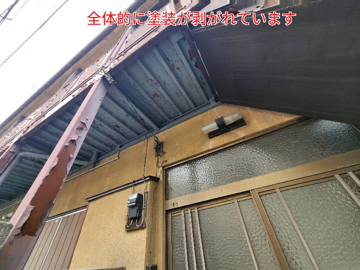 アパートの鉄骨階段の塗装の剥がれ