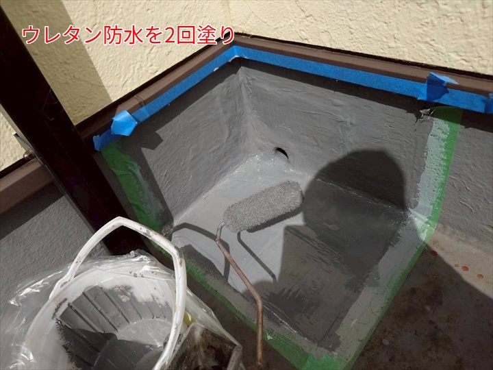 ドレン改修工事にてウレタン防水材を塗布