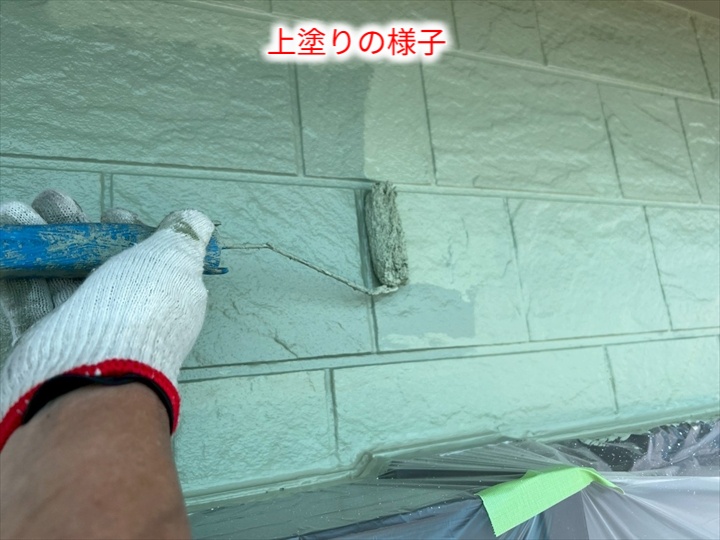 外壁塗装にて上塗り