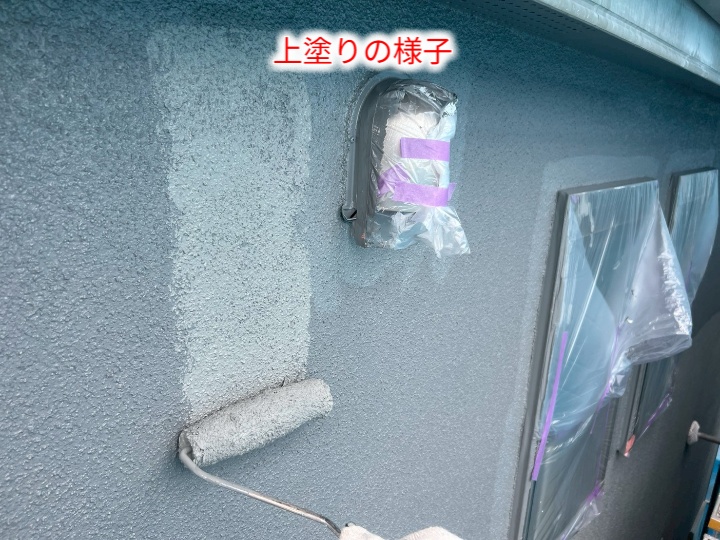 外壁の上塗り作業