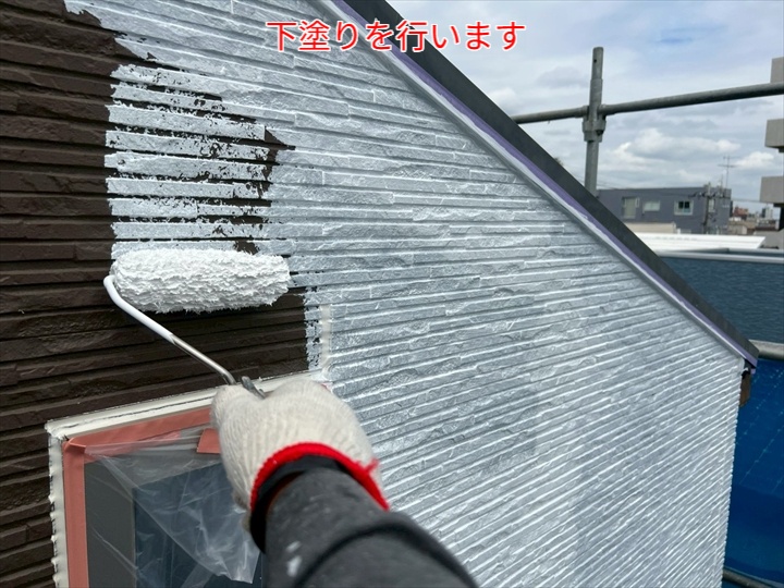 外壁塗装にて下塗り