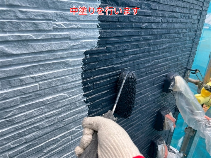 外壁塗装中塗り