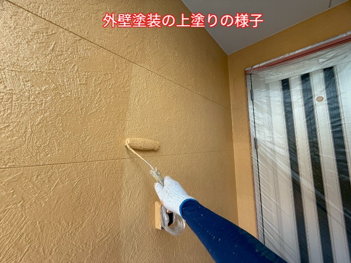 外壁塗装にて上塗り